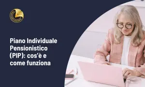 Donna anziana al computer, scopre il p.i.p. significato: Piano Individuale Pensionistico.