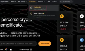 Menu "Strumenti" con opzione "Trading Bot" per un trading automatico semplificato.