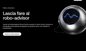 Un robot futuristico con uno schermo che mostra un grafico blu, simbolo di un robo advisor che gestisce investimenti personalizzati.