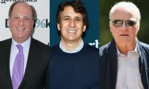 Tre uomini sorridenti, potenziali leader dei fondi di investimento più grandi al mondo.