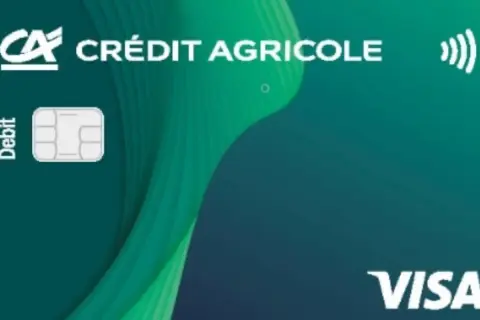Carta di debito Visa Crédit Agricole con chip e simbolo contactless.