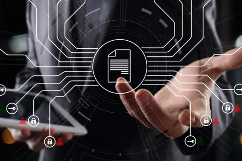 Mano che tocca un'icona di documento, circondata da simboli di sicurezza e connessioni digitali. Gestione semplificata della fattura elettronica per privati.