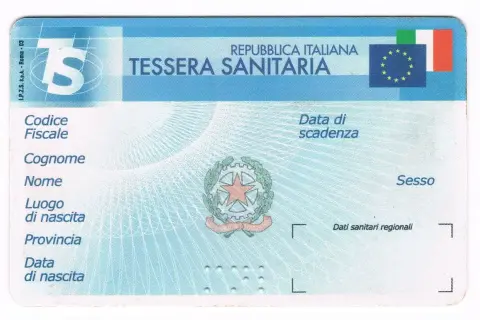 Tessera Sanitaria italiana, documento essenziale per l'assicurazione sanitaria per stranieri residenti in Italia.