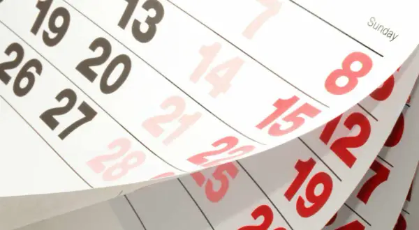 Pagine di un calendario che scorrono, mostrando date come 13, 19, 20, 26, 27. Utile per sapere se posso versare un assegno in una filiale diversa dalla mia.