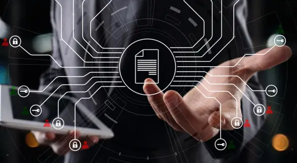 Mano che tocca un'icona di documento, circondata da simboli di sicurezza e connessioni digitali. Gestione semplificata della fattura elettronica per privati.