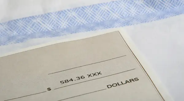 Assegno non trasferibile intestato ad altro: 584.36 XXX DOLLARS. Come incassare?
