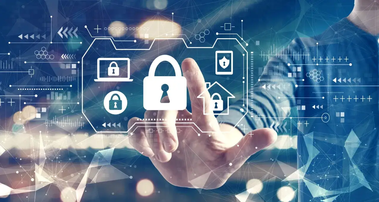 Dito, un dito tocca uno schermo virtuale con icone di lucchetti, simboli di sicurezza e grafici. Proteggersi dalle truffe online &egrave; fondamentale.