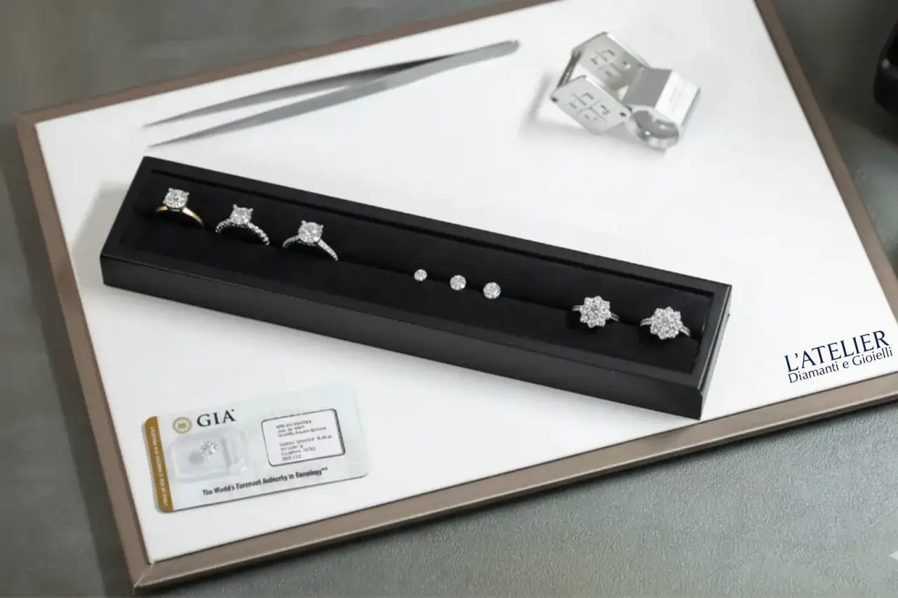 Anelli con diamanti e certificato GIA, un invito a investire in diamanti per un futuro prezioso.
